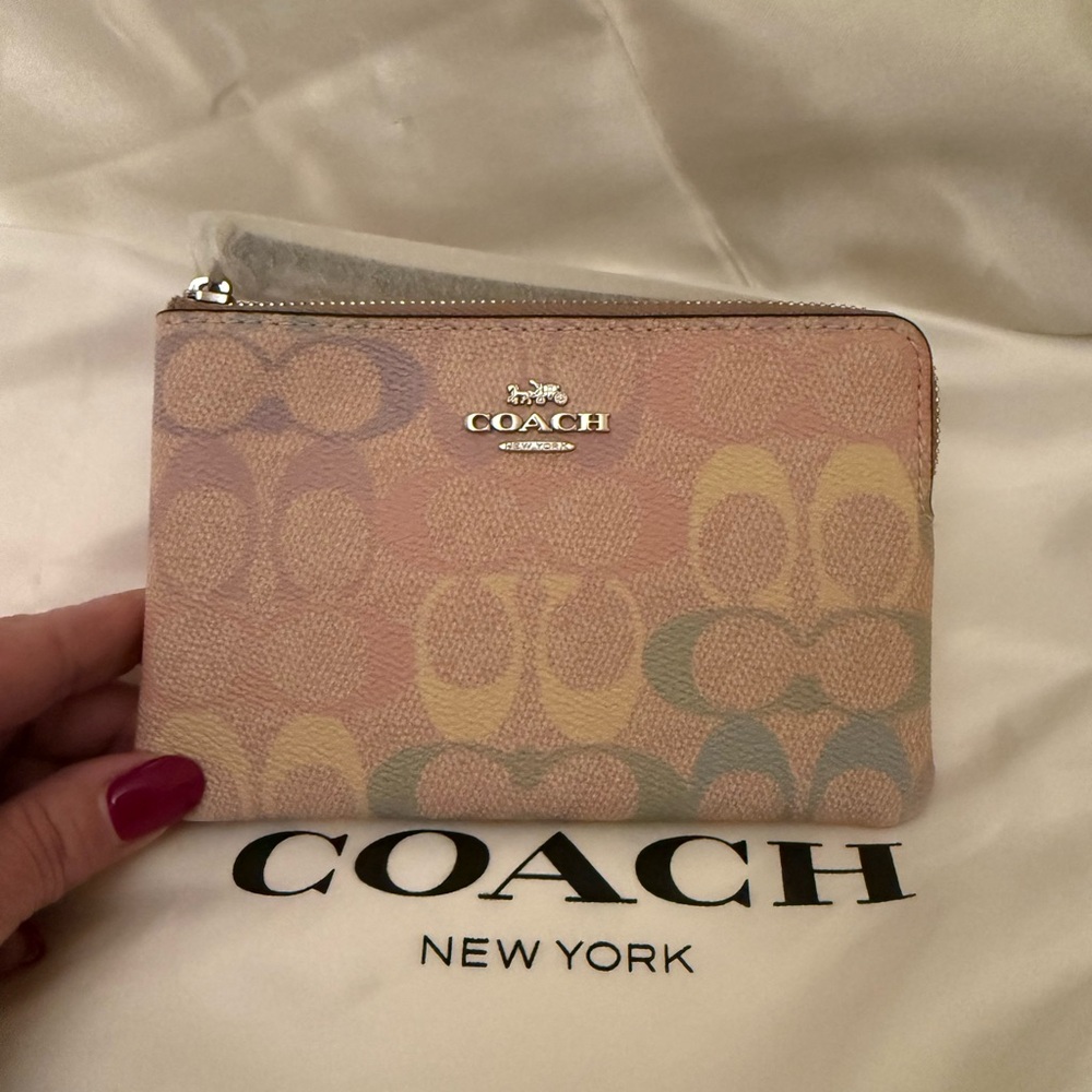 🌈Coach NWT Corner Zip Wristlet In Rainbow Signature Canvas and Silver  Hardware - Picture 4 of 7